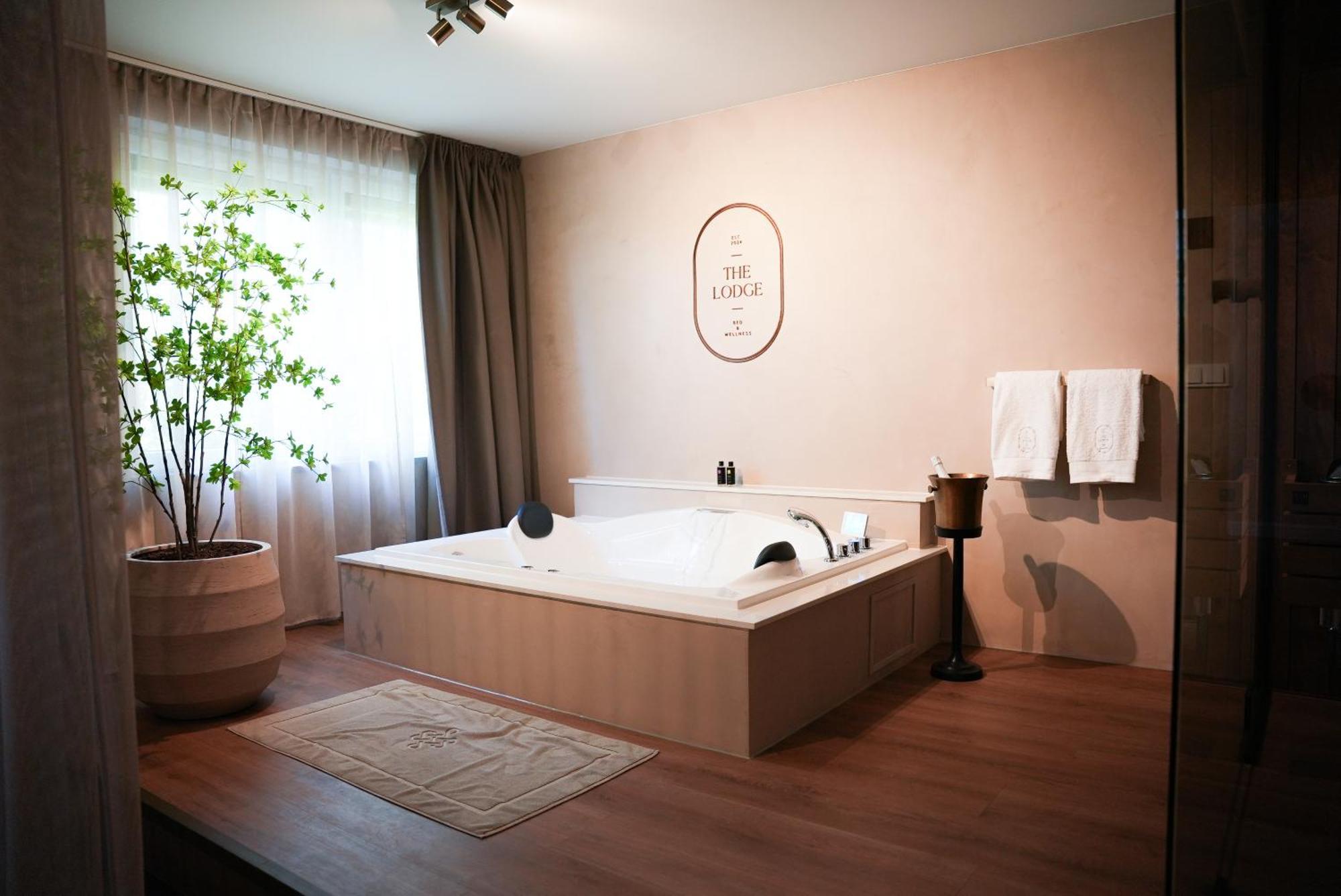 The Lodge Bed & Wellness Oisterwijk Sauna, Jacuzzi, Luxury Moergestel Bagian luar foto