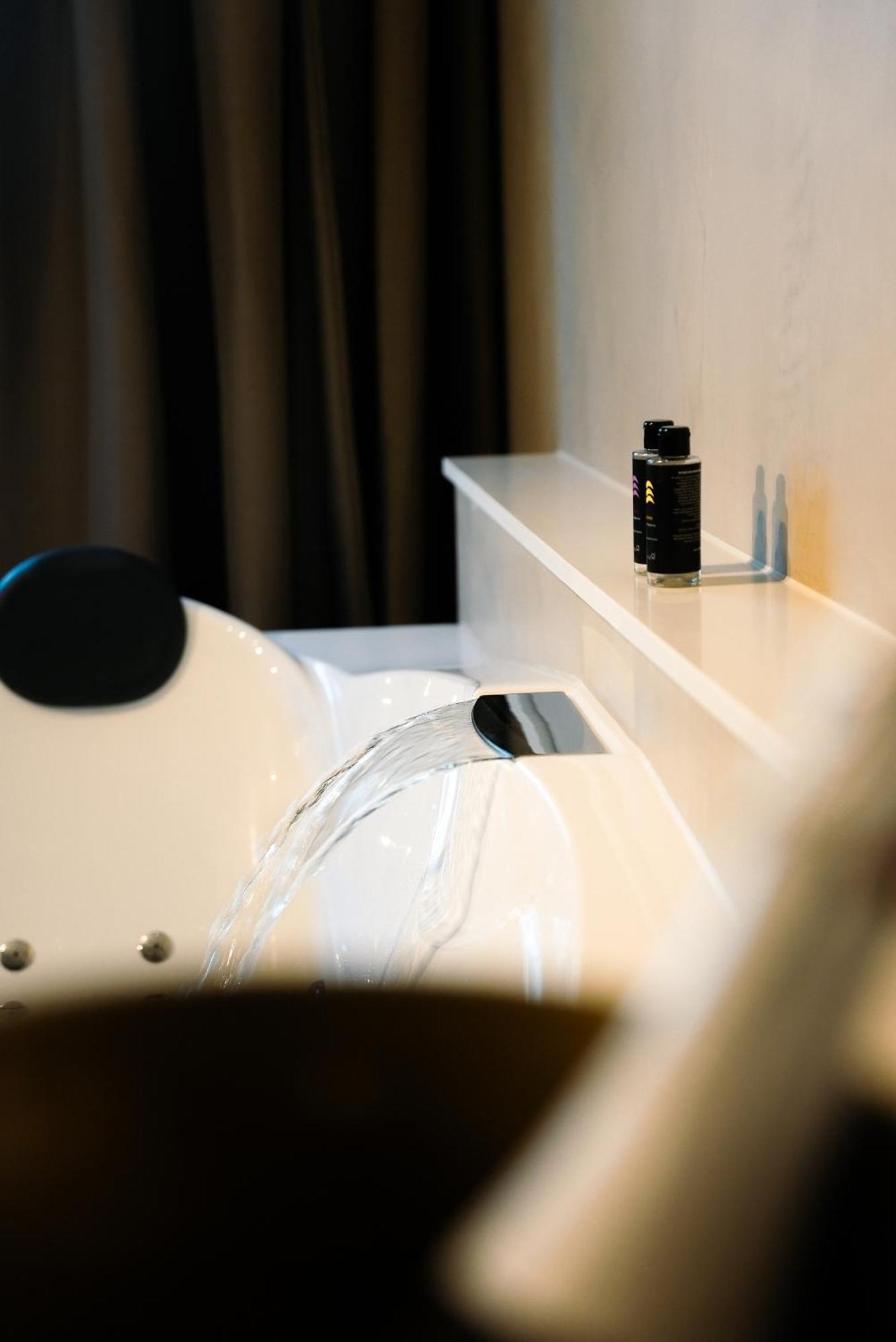 The Lodge Bed & Wellness Oisterwijk Sauna, Jacuzzi, Luxury Moergestel Bagian luar foto
