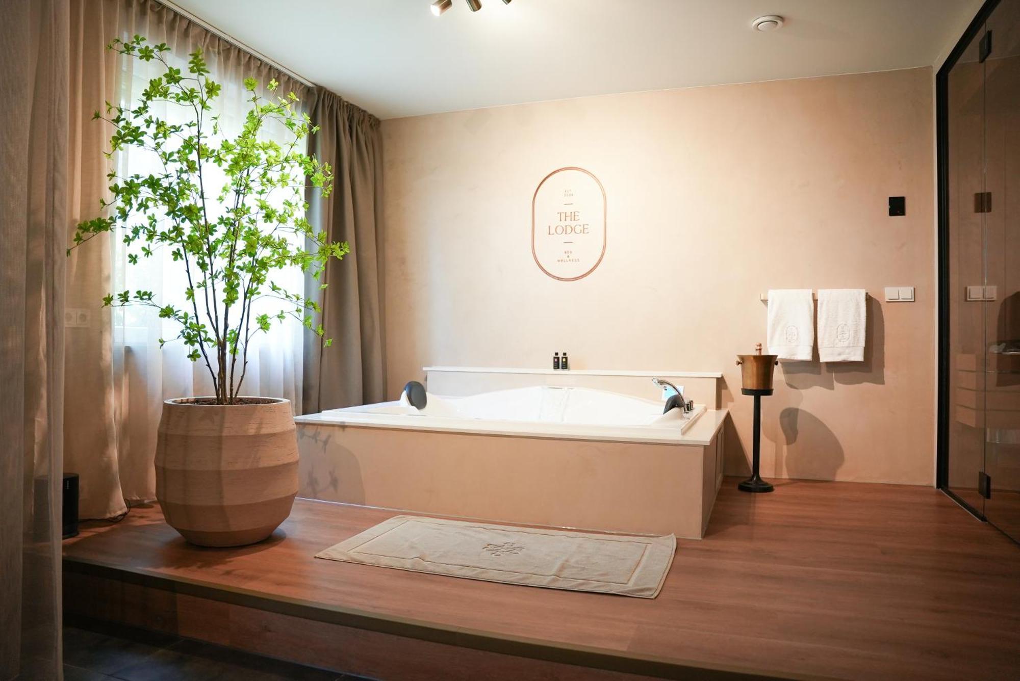 The Lodge Bed & Wellness Oisterwijk Sauna, Jacuzzi, Luxury Moergestel Bagian luar foto